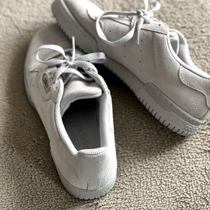 Yeezy Powerboost Adidas, light grey, size 8, worn once!